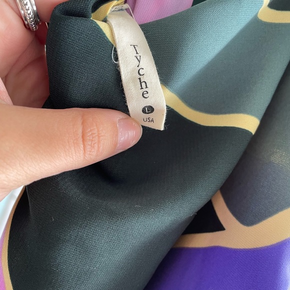 Large Tyche printed dress. Floor length. Perfect condition. Only worn once - Picture 3 of 3